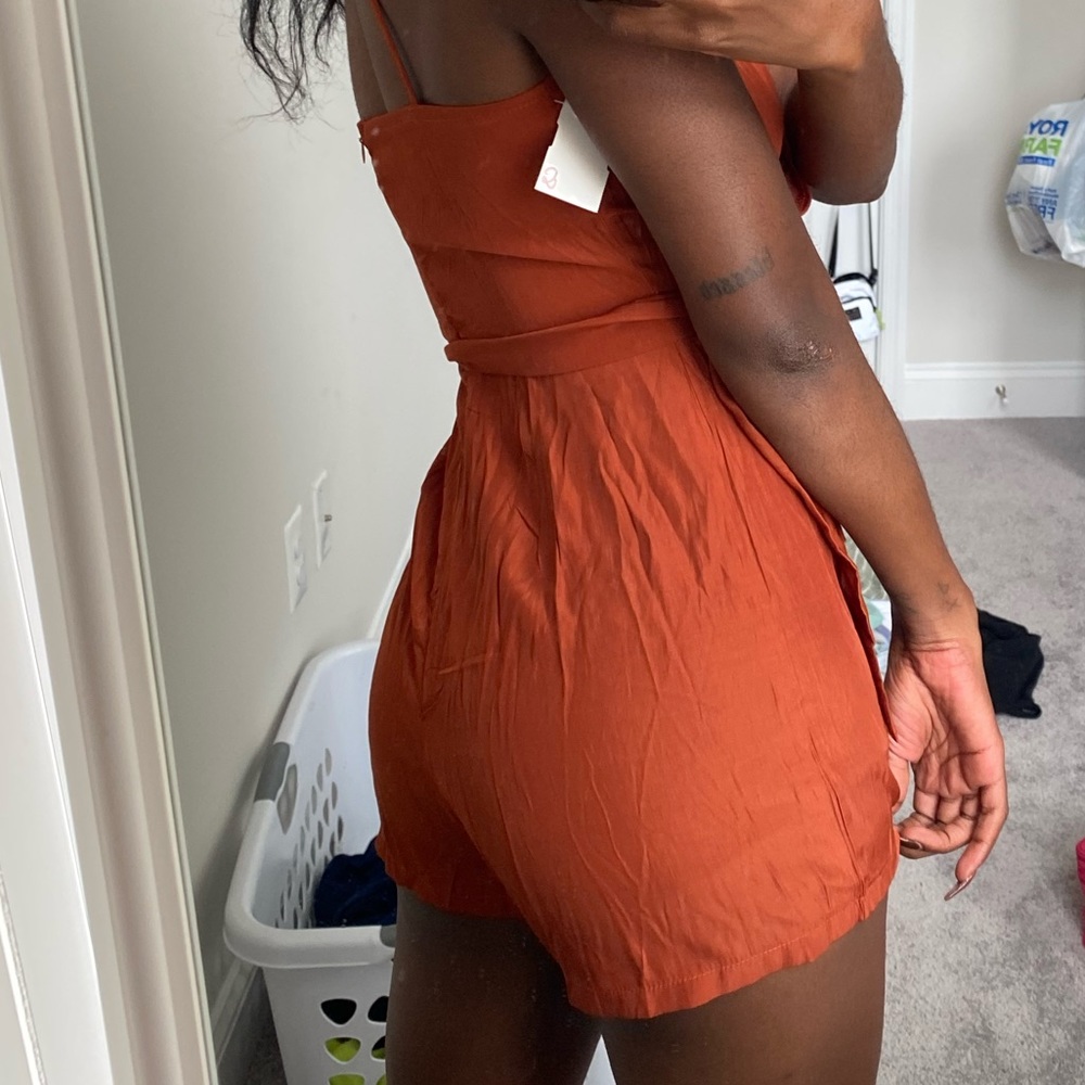 VCUT ROMPER - Picture 4 of 5